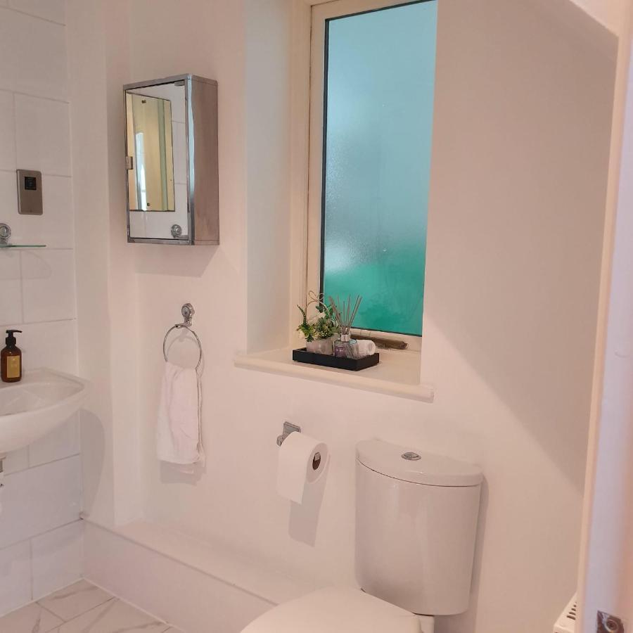 Spacious Beautiful And Warm Cottage With Parking Chelmsford Extérieur photo